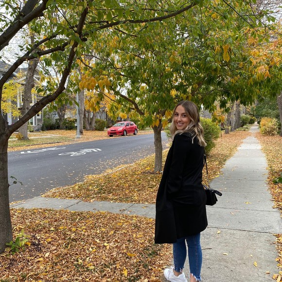 Meet your Posher, Madison - Picture 1 of 1